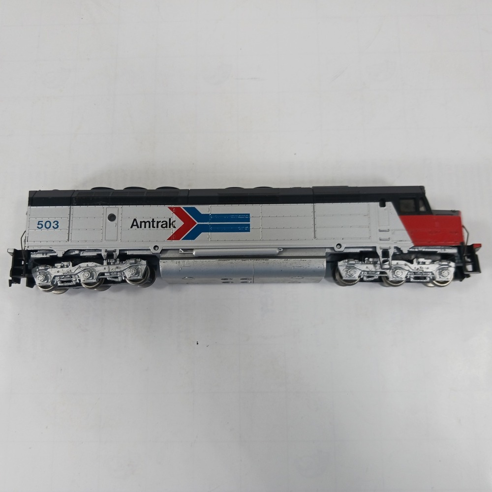 Amtrak HO Scale Model Train Set Locomotive 503 and 3 Passenger Cars Silver - Picture 7 of 16